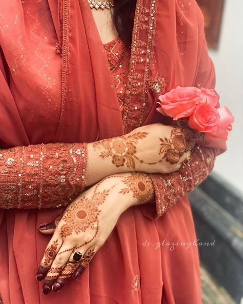 Short Mehndi Design, What Shoes To Wear, Mehndi Design Pictures, Very Simple Mehndi Designs, Simple Mehndi Designs Fingers, Modern Mehndi Designs, Engagement Mehndi Designs, Full Mehndi Designs, Stylish Mehndi Designs