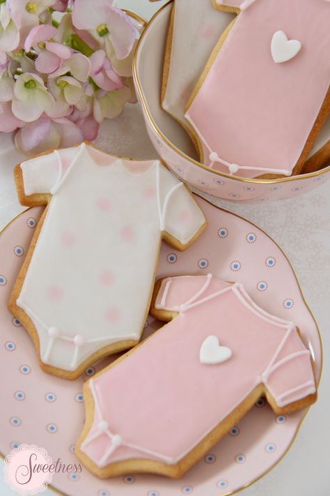 Onesie Cookies, Baby Shower Desserts, Sugar Cookie Designs, Pretty Cookies, Baby Cookies, Beautiful Cookies, Cookie Inspiration, Baby Shower Cookies