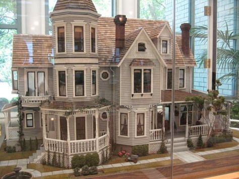 Doll House Miniature World Victoria | Free Wood Dollhouse Plans ... Doll House Plans, Casas The Sims 4, Victorian Dollhouse, Casa Vintage, Miniature Rooms, Victorian Dolls, Victorian House, Barbie House, Miniature Houses