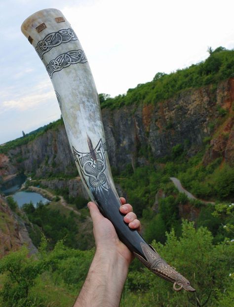 Drinking Horn Stand, Ale Horn, Viking King, Viking Horn, Viking Drinking Horn, Tin Ornaments, Viking Dragon, Drinking Horn, Powder Horn