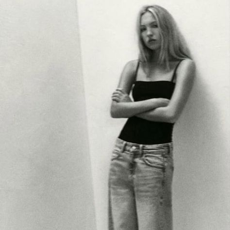 lila moss. Lila Grace Moss, Lila Moss, Zara Style, Super Rich Kids, Vogue Beauty, Style Aesthetic, Alternative Outfits, Kate Moss, 90s Fashion