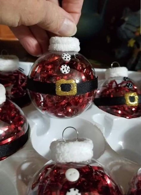 Diy Ball Ornament Ideas, Fillable Baubles Ideas Gifts, Christmas Bulb Upcycle, Ornament Ball Crafts For Kids, Diy Cute Christmas Ornaments, Christmas Clear Bauble Ideas, Ideas For Clear Ornaments, Things To Do With Clear Ornaments, Christmas Bulb Crafts Diy