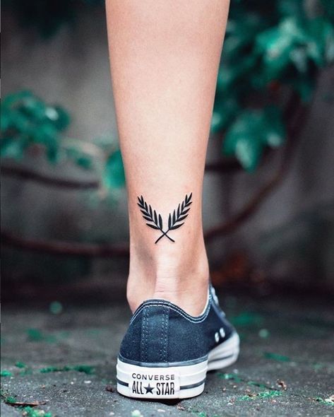 Foot Tattoo Ideas Female, Small Foot Tattoo, Tattoo Ideas For Woman, Hart Tattoo, Foot Tattoo Ideas, Tattoo For Woman, Small Foot Tattoos, Dragons Tattoo, Tattoo Diy