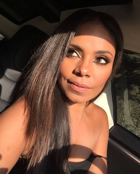 When you think of Hollywood’s most versatile and captivating actresses, Sanaa Lathan inevitably comes to mind. Known for her riveting performances and stunning beauty, Sanaa has carved a niche for herself in an industry that’s as competitive as it gets. But beyond her on-screen persona, there’s a shroud of mystery that envelops her personal life, […] Black Women Celebrities, Sanaa Lathan, Big Curls, Friends With Benefits, Makeup For Black Women, African American Women, Girl Next Door, Black Is Beautiful, Happy Sunday