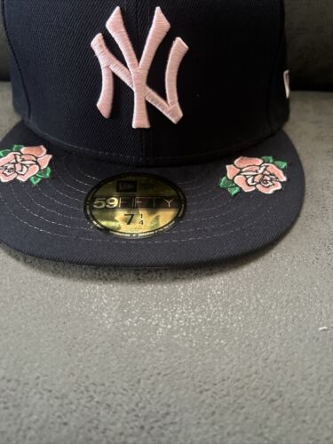 (eBay) Find many great new & used options and get the best deals for NY Yankees Roses lavender pink 7 1/4 super rare New Era 59fifty. at the best online prices at eBay! Free shipping for many products! Yankee Hat, Roses Lavender, Custom Fitted Hats, Swag Hats, Streetwear Hats, Yankees Hat, Dope Hats, Hat Aesthetic, Pink Cap