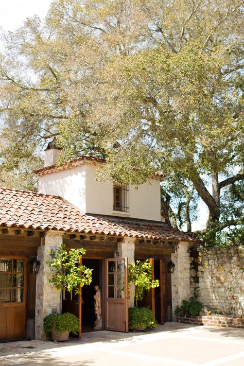 Holman Ranch California Ranch Style Homes Exterior, Mexican Ranch House, Spanish Ranch Style Homes, Hacienda Style Homes, California Ranch, Spanish Style Home, Casas Coloniales, Hacienda Style, Spanish Style Homes