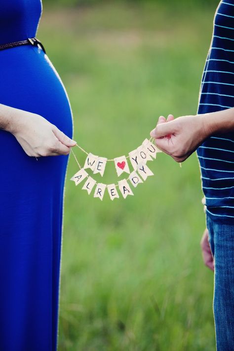 Baby Fotografie, Maternity Photoshoot Poses, Maternity Photography Poses, Foto Baby, Foto Tips, Maternity Poses, Amazing Ideas, Shooting Photo, Christmas Tree Themes