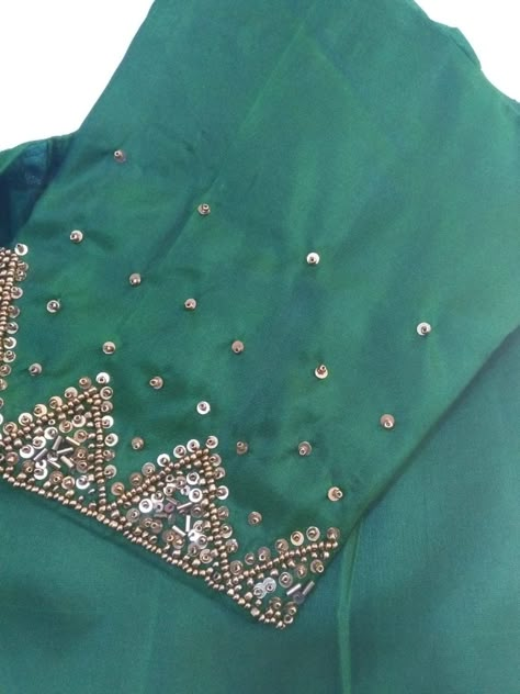 Aari Sequence Work In Blouse, Sequence Aari Work Blouse Design, Sequence Work Blouse Design, Sequence Aari Work Design, Work Blouse Hand Designs, Blouse Maggam Work, Maggam Work Blouse, Maggam Work Designs, Aari Blouse