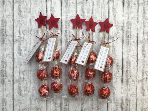 Christmas Candy Crafts, Christmas Fair Ideas, Wishes Christmas, Christmas Prep, Easy Diy Christmas Gifts, Christmas Giveaways, Candy Crafts, Funny Christmas Gifts, Christmas Gift Baskets