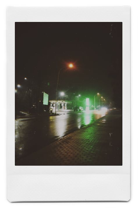 Instax Aesthetic, Film Style Photography, Retro Polaroid, Road At Night, Photo Lights, Instax Film, Polaroid Photography, Film Pictures, Polaroid Photo