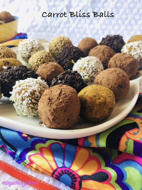 Carrot Balls, Pancakes On A Stick, Raw Zucchini, Zucchini Carrot, Healthy Flour, Snack Lunch, Coconut Ginger, Oat Smoothie, Ginger Nut