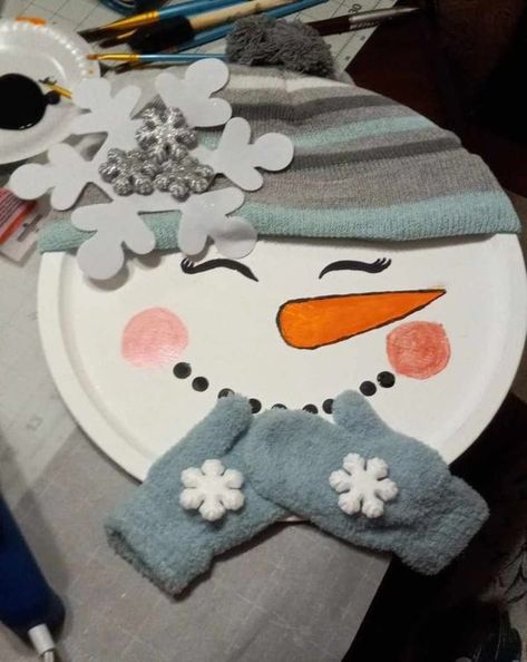 Dollar Tree Fanatics Crafts & Decor | Really enjoyed making this pizza pan snowman,couldn't find any clings i liked so i freehanded the face, its not perfect but decent for my first time..... | Facebook Pizza Pan Snowman, Pizza Pan, Snowman Faces, Crafts For Seniors, Crafts Decor, Pan Pizza, Craft Night, Dollar Tree Crafts, Dollar Store Crafts