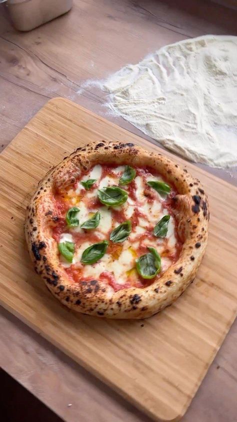 Italian Food Pizza, Pizza Napoletana Aesthetic, Italian Pizza Aesthetic, Cooking Chef Aesthetic, Napoletana Pizza, Pizza Pockets Recipe, Making Pizza At Home, Chef Aesthetic, Pockets Recipe