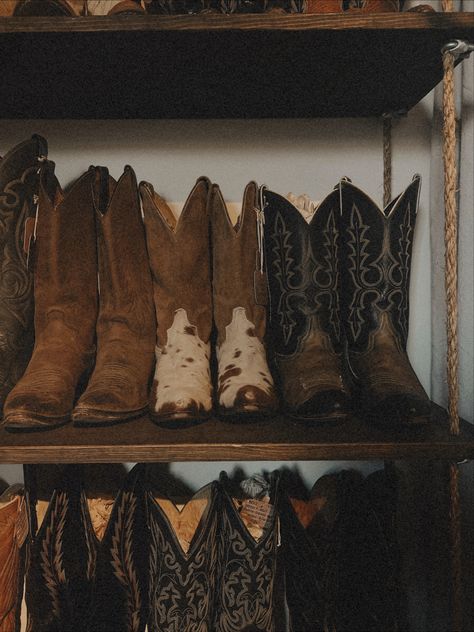 Aesthetic Cowgirl Boots, Vintage Western Aesthetic, Cowboy Boots Aesthetic, Aesthetic Cowgirl, Coastal Cowboy, Coastal Cowgirl Aesthetic, Cowboy Boots Vintage, Cowboy Aesthetic, Cowboy Theme