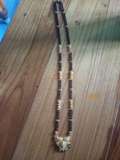 Blackbeads Mangalsutra Gold Simple, Nallapusala Chain Design Gold, Black Beads Long Chain Designs Gold, Long Black Beads Chain Indian Gold, Nallapusalu Long Chain Designs, Long Nallapusalu Designs Gold, Simple Black Beads Chain, Long Nallapusalu, Nallapusalu Designs Gold Long