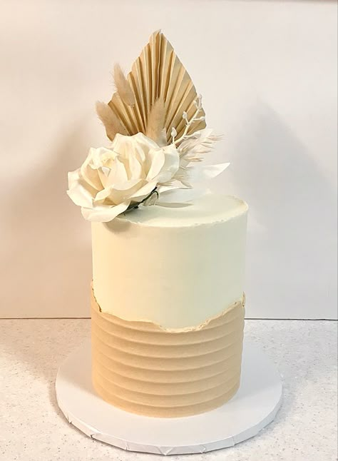 Beige Buttercream Cake, Cheese Themed Cake, White And Beige Cake, Beige Birthday Cake, Neutral Birthday Cake, Ruby Wedding Cake, Sugar Free Pastries, Latest Birthday Cake, Picnic Cake