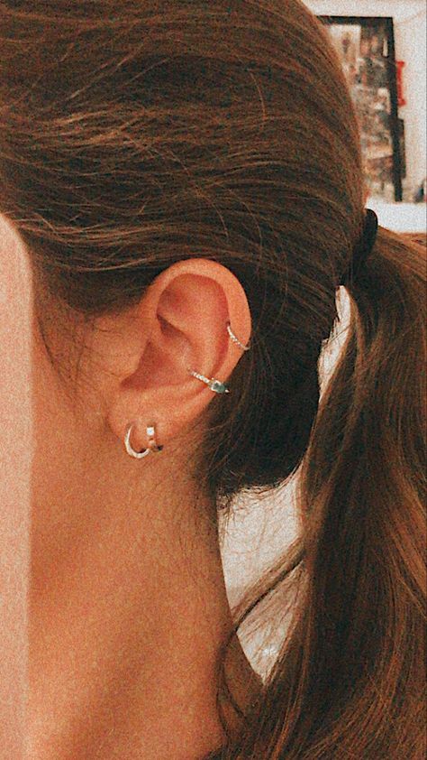 Piercings Earrings, Ear Piercing Ideas, Pretty Ear Piercings, Pierced Ear, Piercing Ideas, Ear Piercing, Ear Piercings, Ear Cuff, Piercings