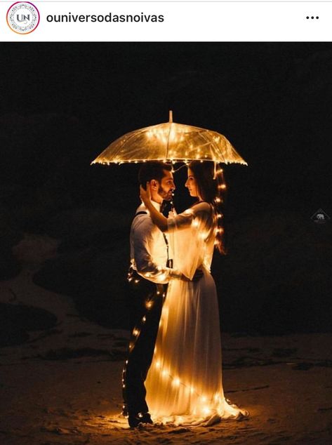 Night Wedding Photos, Pre Wedding Photoshoot Outdoor, Pre Wedding Poses, Wedding Picture Poses, Wedding Couple Poses Photography, Wedding Couple Poses, Wedding Photos Poses, Indian Wedding Photography, Couple Photography Poses