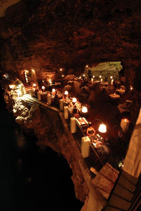 restaurant inside a cave cavern itlay grotta palazzese (9) Grotta Palazzese, Seaside Restaurant, Romantic Restaurant, Unique Restaurants, Destination Voyage, Southern Italy, Most Romantic, Dream Destinations, Places Around The World