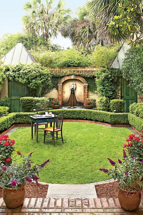 Zen Backyard, Urban Backyard, English Garden Design, Garden Desig, Backyard Garden Layout, Small Courtyard Gardens, Courtyard Gardens Design, Magical Garden, Backyard Garden Design