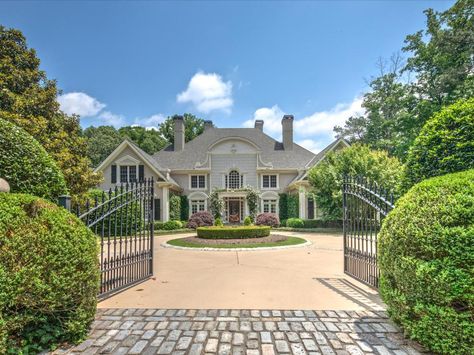 Adding a gate, whether large or small, can make your driveway look more distinguished. Front Porch Landscape, Circle Driveway, Driveway Ideas, Paver Designs, Brick Path, Pathway Landscaping, Driveway Entrance, Driveway Design, Carport Designs