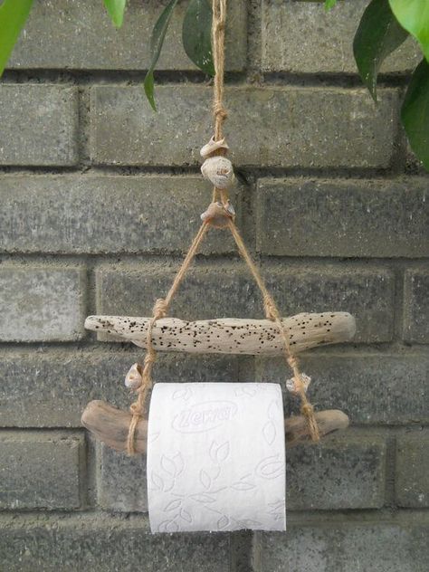 22 DIY Toilet Paper Holder Ideas - 170 Diy Toilet Paper Holder, Driftwood Diy, Driftwood Art Diy, Diy Toilet, Driftwood Decor, Home Decor On A Budget, Bedroom Crafts, Driftwood Crafts, Decor On A Budget