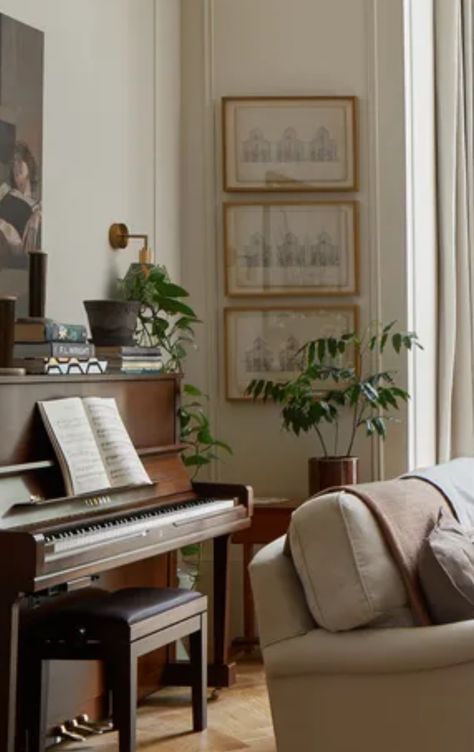 Music Room Ideas Aesthetic, Decor With Piano, Living Room Upright Piano, Standing Piano In Living Room, Piano Room Office, Small Living Room With Piano Layout, Piano Behind Couch, Piano As Tv Stand, Upright Piano Styling