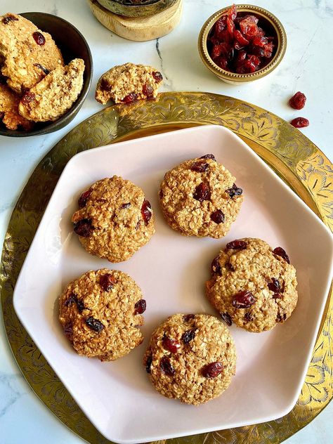 Eggless Eggless Oats Cranberry Cookies - Loveandflourbypooja Chocolate Walnut Brownies, Cookies Eggless, Eggless Cookie, Eggless Cookie Recipes, Eggless Cookies, Shortbread Cookies Easy, Coconut Baking, Recipe Cookies, Cookies Brownies