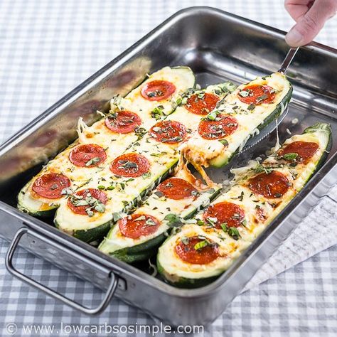 Zucchini In The Oven, Zucchini Bites, New Pizza, Stuffed Zucchini, Craving Pizza, Low Carb Pizza, Deep Dish Pizza, Fresh Oregano, Great Appetizers