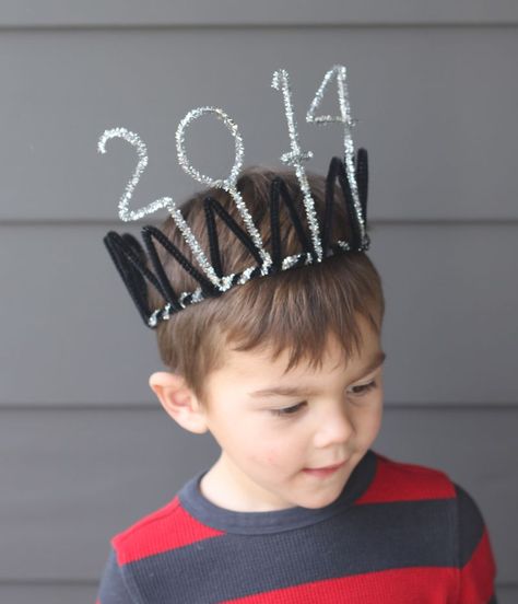 Nye Hats, New Year's Eve Crafts, Kids New Years Eve, New Year's Eve Activities, New Years Hat, Diy Crown, New Year's Eve Celebrations, New Year's Crafts, Pipe Cleaners