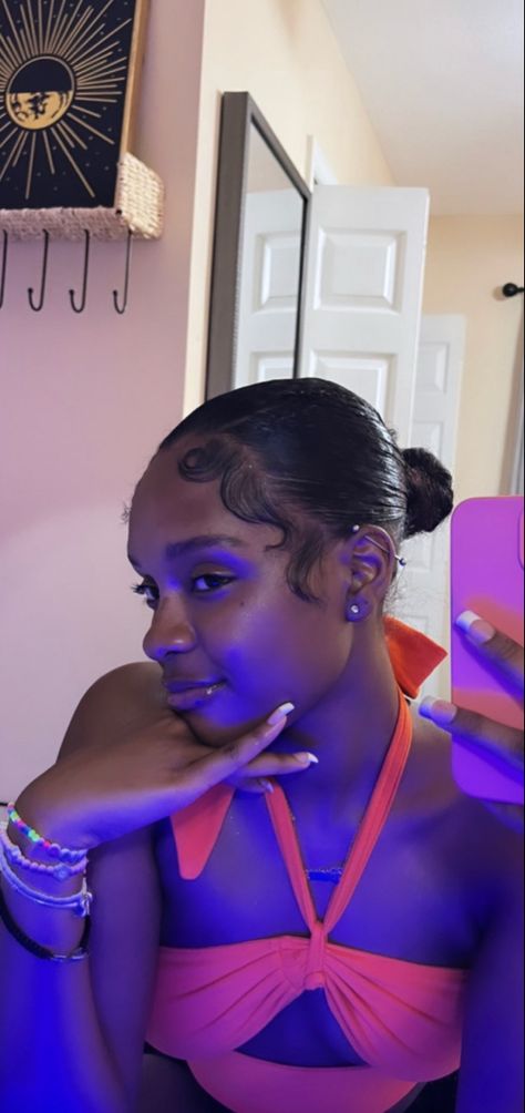 Slick Back Curly Wig, Fluffy Edges Slick Back, No Part Slick Back Bun Natural Hair, Curly Wig With Fluffy Edges, Ways To Do Your Edges, Bun W Edges, Slick Bun Natural Hair, Middle Part Edges, Slick Back With Edges