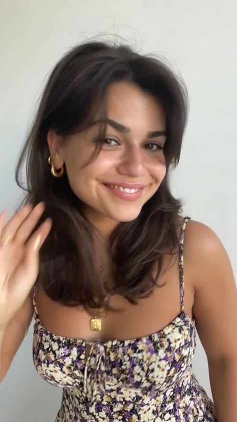 Shirt Hair Haircut, Short Brown Hair With Layers, Collarbone Length Hair With Bangs, Face Framing Layers Medium, Soft Face Framing Layers, Collarbone Length Hair, Shortish Hair, Haircut Tips, Brunette Hair Cuts