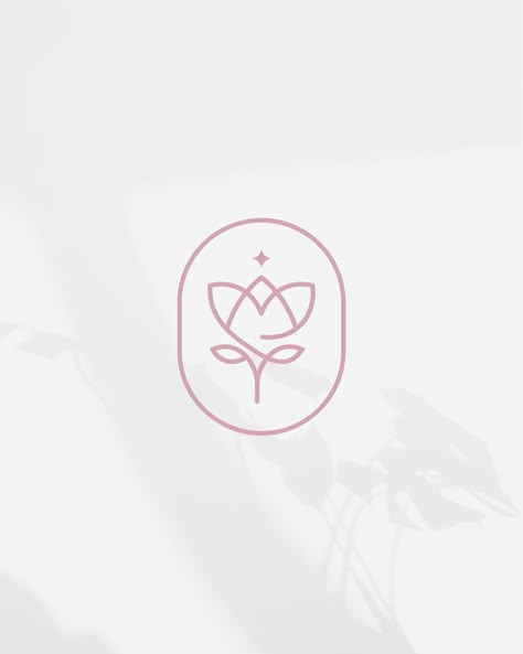 Apaixonada pela delicadeza dessa id. visual que desenvolvi para a @marcelaoliveirasemijoias 🌷🤍 Invista na sua identidade visual, acesse o nosso site: www.analuastudio.com.br #identidadevisual #design #logotipo #branding #teresina Logo Flor, Minimalistic Logo, Minimalist Logo, Visual Design, Creative Space, Brand Design, My Soul, Typography, Branding