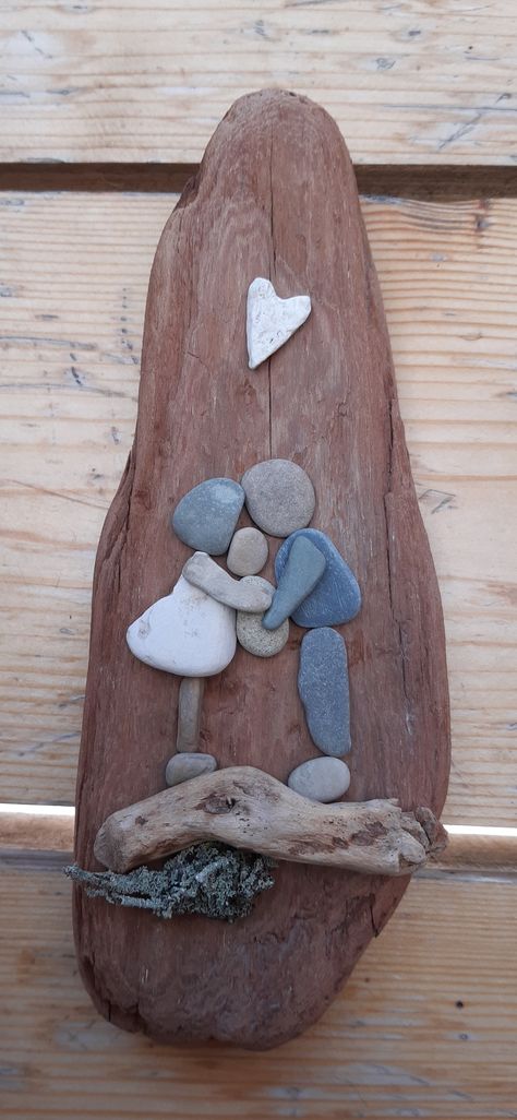 Rock Crafts Diy, Stone Pictures Pebble Art, Pebble Art Family, Art Stone, Beach Glass Art, Rock Painting Patterns, Driftwood Crafts, Sea Glass Crafts, Seashell Art