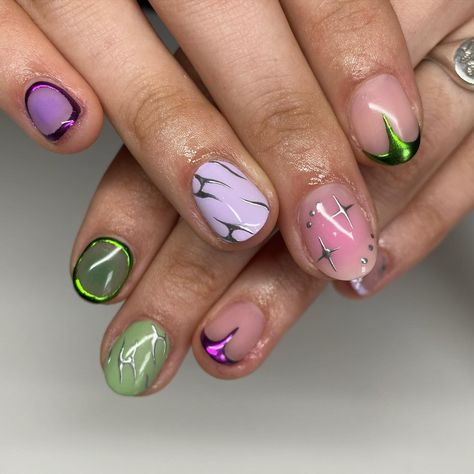 Purple and green seem a very popular colour combo atm and I’m loving it :) . . . . . #bristolnails #bristolnailart #bristolbiab #freestylenails #magpiebeauty #chromenails #nailinspo Nail Art Green Purple, Green Purple And White Nails, Green And Lilac Nails, Lavender And Green Nails, Green And Purple Nail Designs, Green Purple Nails, Purple Green Nails, Green And Purple Nails, Purple And Green Nails