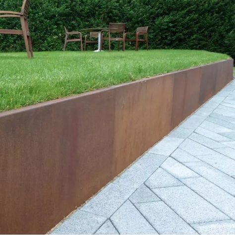 corten-border-retaining-walls Corten Garden, Retaining Wall Fence, Steel Retaining Wall, Steel Fence Panels, Concrete Backyard, Patio Edging, Steel Edging, Garden Retaining Wall, Small Front Yard Landscaping