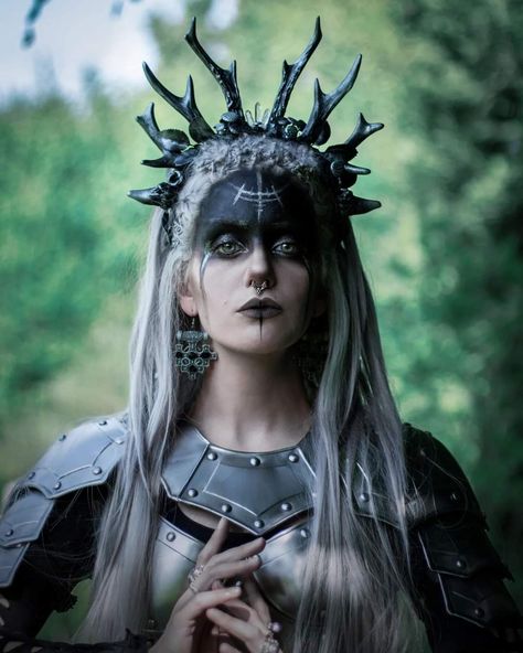 Viking Makeup, Morgana Le Fay, Let's Make Art, Witch Makeup, Halloween Makeup Inspiration, Horror Movie Characters, Halloween Inspo, Witch Costume, Halloween Make Up