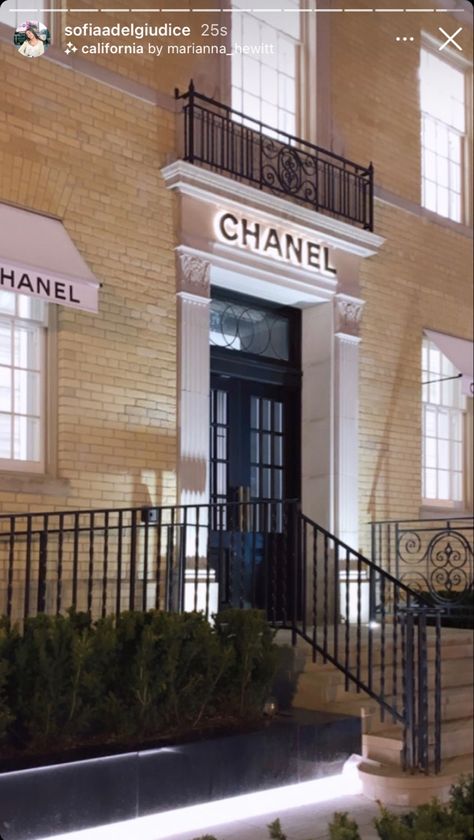 chanel store in yorkville toronto ~ instagram story Toronto Yorkville, Yorkville Toronto, Chanel Store, City Vibe, March 21, Instagram Inspo, Summer 2024, Content Creator, Beauty Fashion