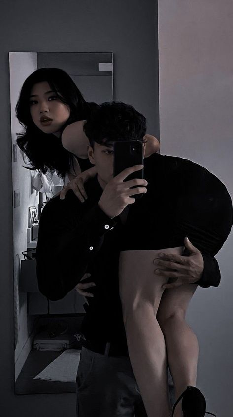 Tall Boyfriend Short Girlfriend, Taller Girlfriend, Ja I Ty, Short Girlfriend, Wow Photo, Couple Poses Reference, Hot Poses, Cute Relationship Photos, Couple Picture Poses