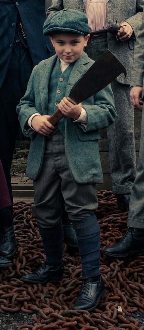 Peaky Blinders  - Finn Shelby 💙 Harry Kirton, Costume Peaky Blinders, Finn Shelby, Peaky Blinders Costume, John Shelby, Shelby Brothers, Arthur Shelby, Alfie Solomons, Peaky Blinders Season