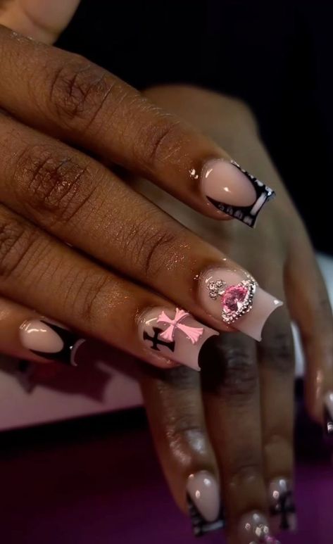 The latest nail style trend to hit Instagram is a creative way to celebrate the season. Users are uploading images of nails painted to look like the knit sweaters that are perfect for this time of the year.  .. Nails Girly, Nails Painted, Quartz Nails, Girly Acrylic, Milky Nails, Nails Gel Nails, Hard Nails, Nail Trend, Colored Acrylic Nails