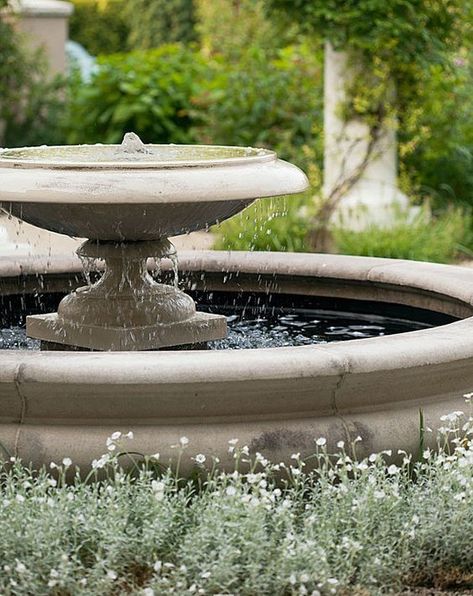 Pacific Northwest Garden, Diy Garden Fountains, Cottage Garden Plants, Easy Landscaping, Water Features In The Garden, Garden Fountain, Traditional Garden, Traditional Landscape, French Garden