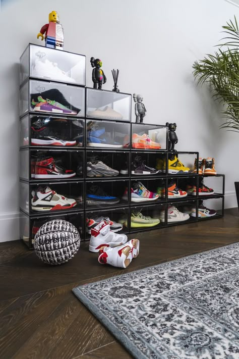 Trainer Storage Ideas, Sneaker Wall Bedroom, Sneaker Storage Ideas, Hypebeast Room Ideas, Sneakers Storage, Hypebeast Bedroom, Sneaker Room, Sneakerhead Room, Sneaker Displays