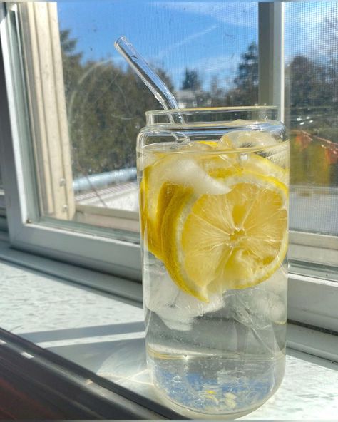 Lemon Water Aesthetic, Tiktok Hooks, Hot Water With Lemon, Citrus Water, Lemon Cleaning, Water With Lemon, Hot Lemon Water, Lemon Detox, Drinking Hot Water