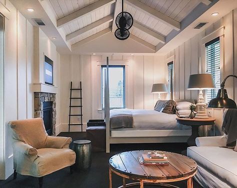 Long weekend goals. #sonoma #sonomagetaway #California #winecountry Farmhouse Inn, Rustic Farmhouse Bedroom, Farmhouse Bedroom Decor Ideas, Cottage Decorating, Ceiling Ideas, Coastal Bedrooms, Guest Cottage, Farmhouse Bedroom Decor, California Design