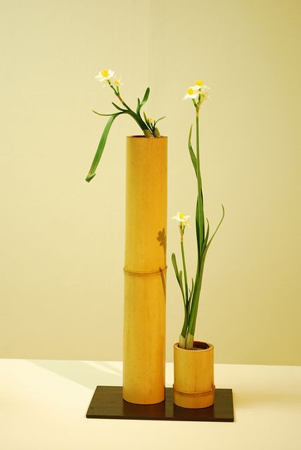 Ikebana by Mai Wakisaka Photography, via Flickr Bamboo Vase Ideas, Bamboo Vase, Bamboo Diy, Sogetsu Ikebana, Vase Ideas, Bamboo Planter, Bamboo Decor, Ikebana Arrangements, Backyard Garden Landscape