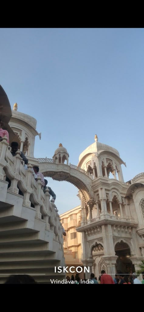 Iskon Temple Vrindavan Aesthetic, Mandir Aesthetic Insta Story, Mandir Photoshoot, Mathura Snap, Mathura Vrindavan Aesthetic, Vrindavan Snap, Vrindavan Aesthetic, Vrindavan Dham Images, Vrindavan Photography