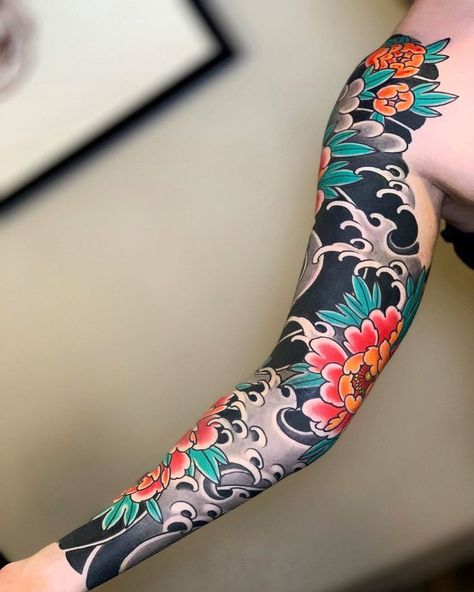 Yakuza Style Tattoo, Tato Irezumi, Traditional Japanese Tattoo Sleeve, Koi Tattoo Sleeve, Traditional Japanese Tattoo Designs, Japanese Tattoos For Men, Tattoo Samples, Tattoo Japanese Style, Tattoo Snake