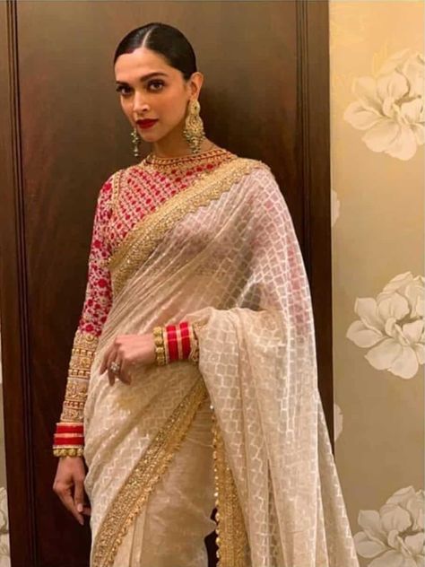 Deepika Padukone Hairstyles With Sarees - Style Inspiration! Deepika Padukone Saree, Red Sari, Saree Wearing Styles, Deepika Padukone Style, Blouse Designs Indian, Saree Designs Party Wear, Wedding Saree Indian, Saree Trends, Stylish Sarees