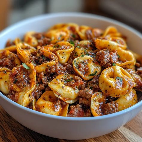 Meat Lovers Pasta, Tortellini Pizza Casserole, Meat Lovers Pizza Tortellini, Pizza Tortellini, Italian Meals, Meat Lovers Pizza, Italian Pizza, Meat Lovers, Pizza Pasta